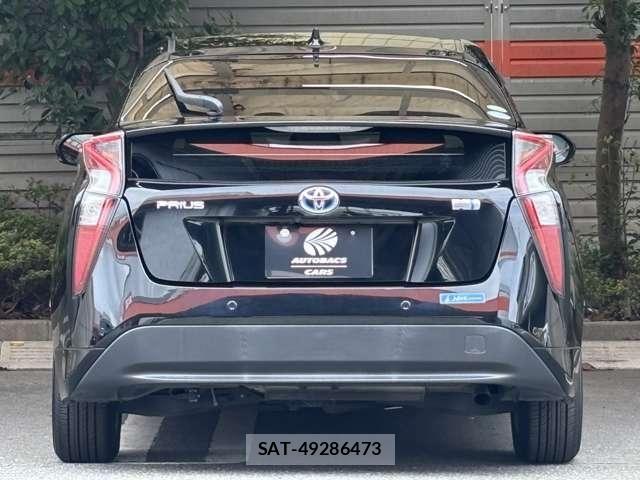 Toyota PRIUS 2017-06 8881616-25
