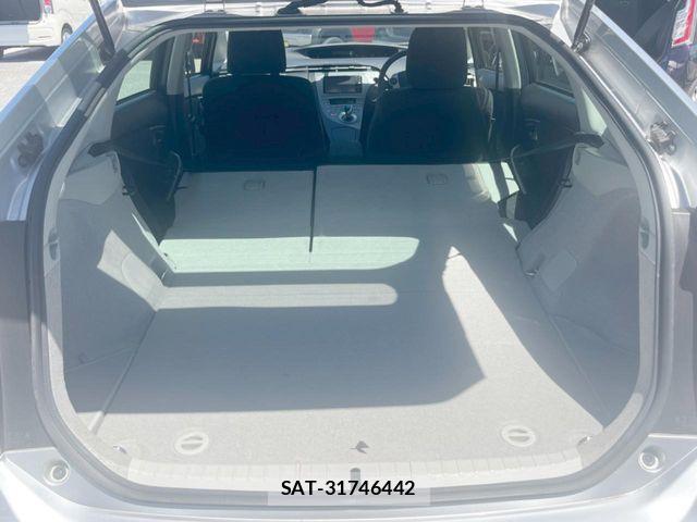Toyota PRIUS 2014-07 8881645-10