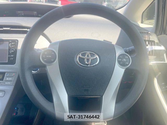 Toyota PRIUS 2014-07 8881645-11