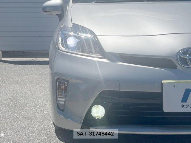 Toyota PRIUS 2014-07 8881645-12