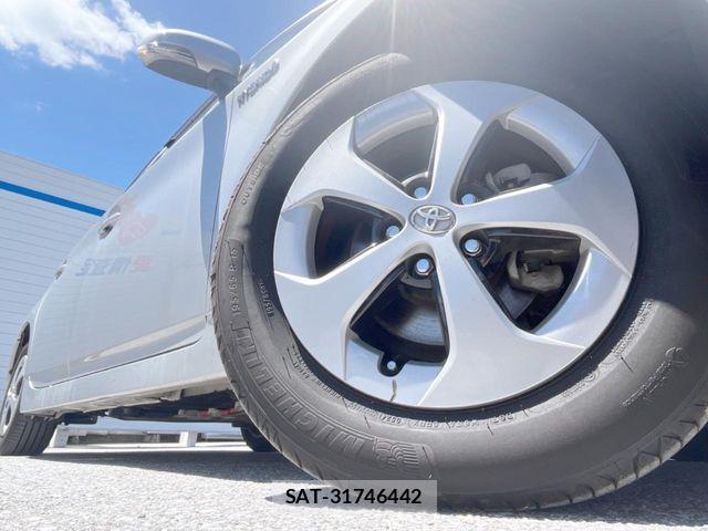 Toyota PRIUS 2014-07 8881645-13