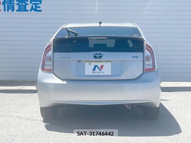 Toyota PRIUS 2014-07 8881645-15
