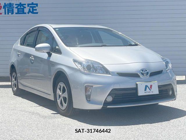 Toyota PRIUS 2014-07 8881645-16