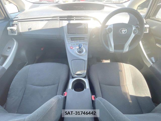 Toyota PRIUS 2014-07 8881645-1