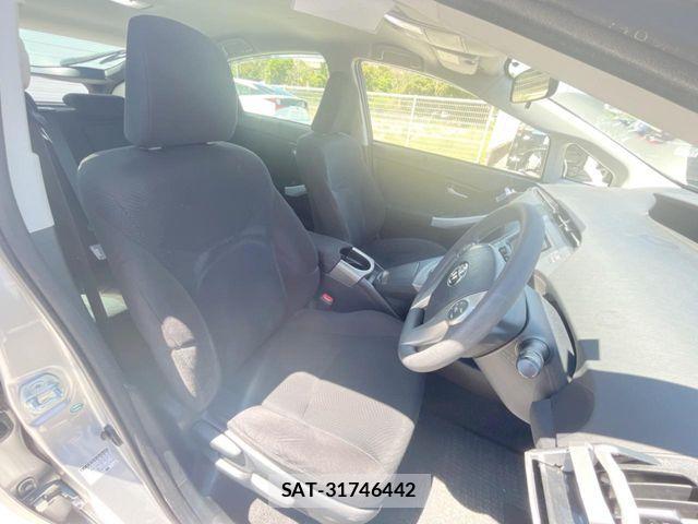 Toyota PRIUS 2014-07 8881645-8