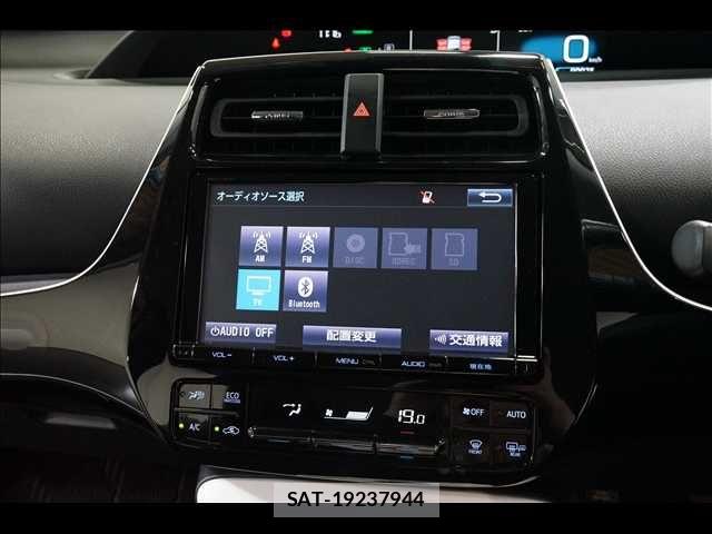 Toyota PRIUS 2016-05 8881623-10