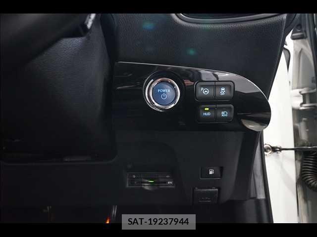 Toyota PRIUS 2016-05 8881623-13