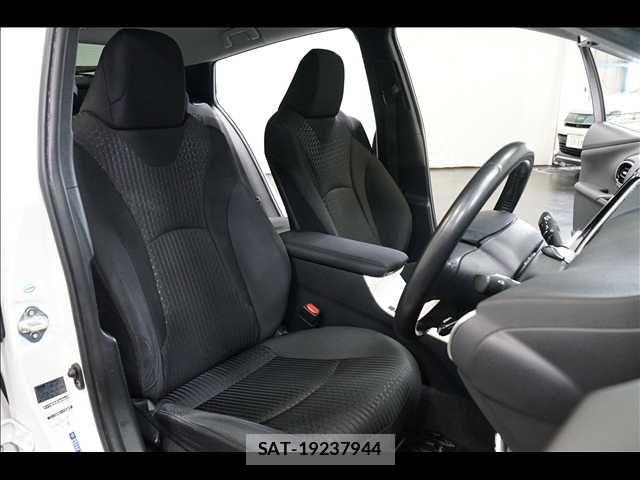 Toyota PRIUS 2016-05 8881623-16