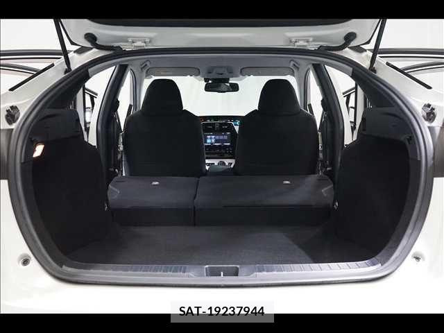 Toyota PRIUS 2016-05 8881623-18