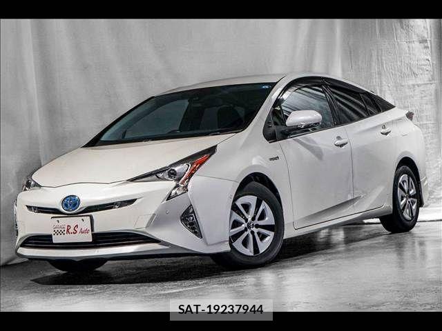 Toyota PRIUS 2016-05 8881623-2