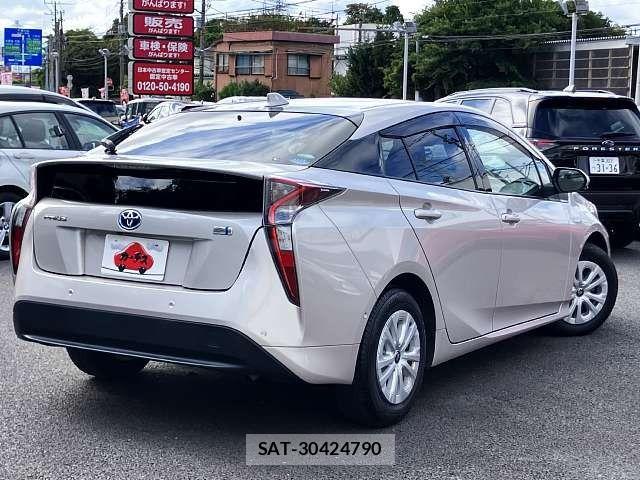 Toyota PRIUS 2016-04 8881626-2