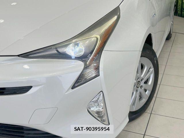 Toyota PRIUS 2016-01 8881624-11
