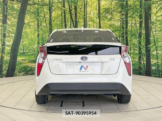 Toyota PRIUS 2016-01 8881624-14