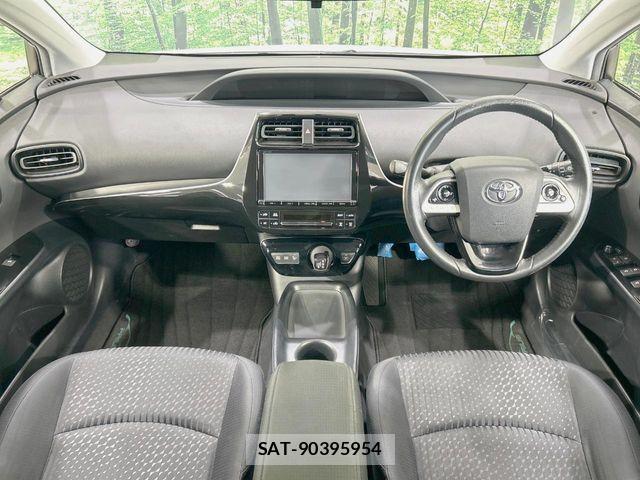Toyota PRIUS 2016-01 8881624-1