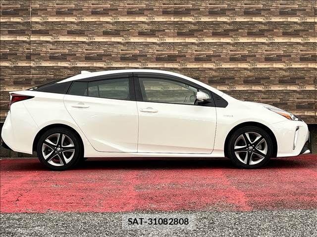 Toyota PRIUS 2019-11 8881602-3