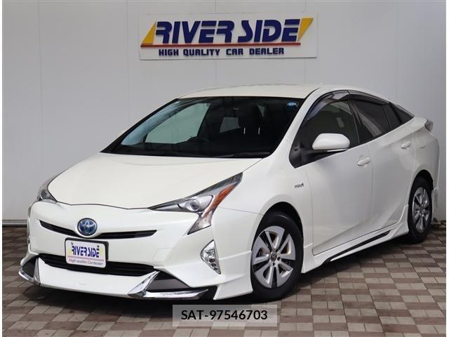 Toyota PRIUS 2017-03 8881604-0