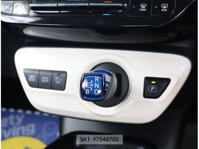 Toyota PRIUS 2017-03 8881604-7