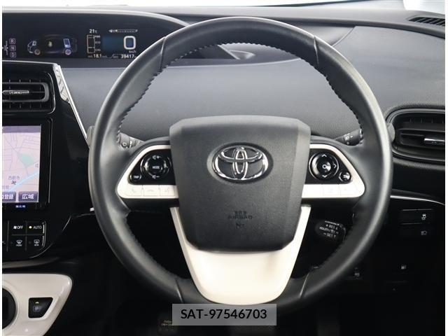 Toyota PRIUS 2017-03 8881604-9