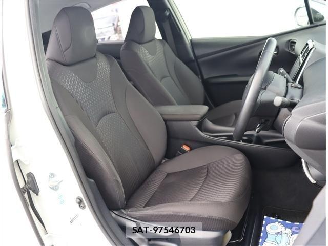 Toyota PRIUS 2017-03 8881604-11