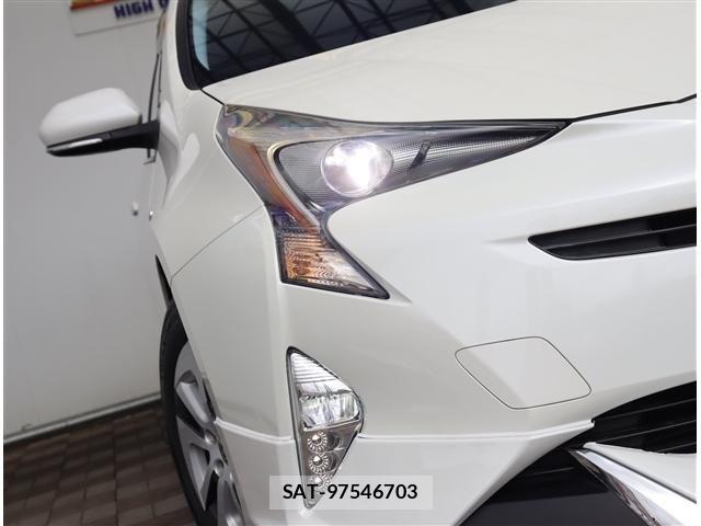 Toyota PRIUS 2017-03 8881604-14