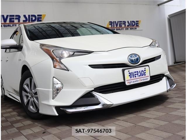 Toyota PRIUS 2017-03 8881604-15