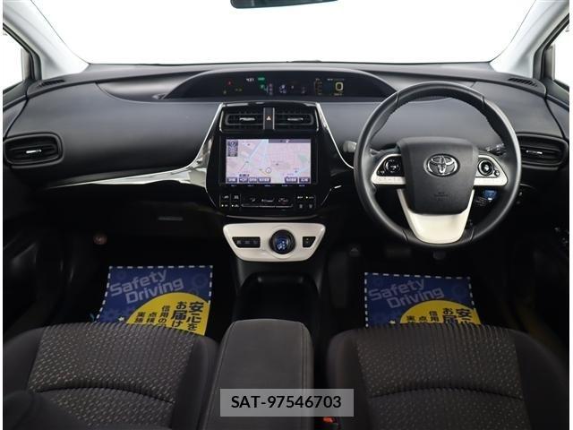 Toyota PRIUS 2017-03 8881604-1
