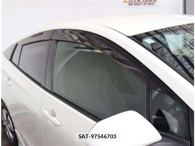 Toyota PRIUS 2017-03 8881604-22