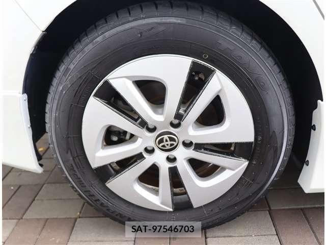 Toyota PRIUS 2017-03 8881604-23