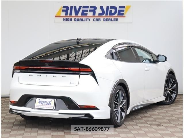 Toyota PRIUS 2023-02 8881585-2