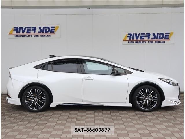 Toyota PRIUS 2023-02 8881585-3