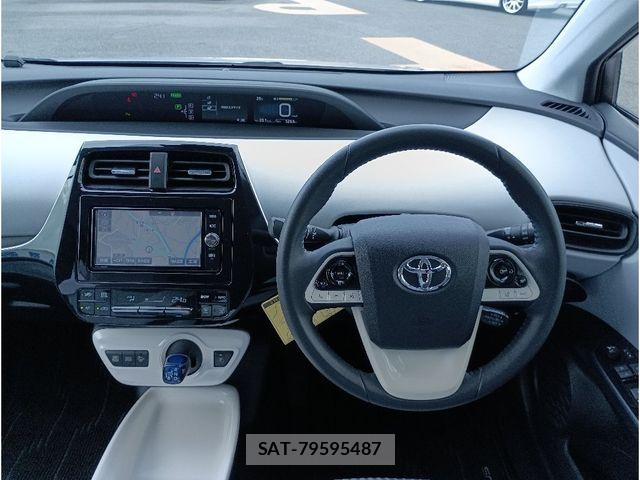 Toyota PRIUS 2018-01 8881618-12