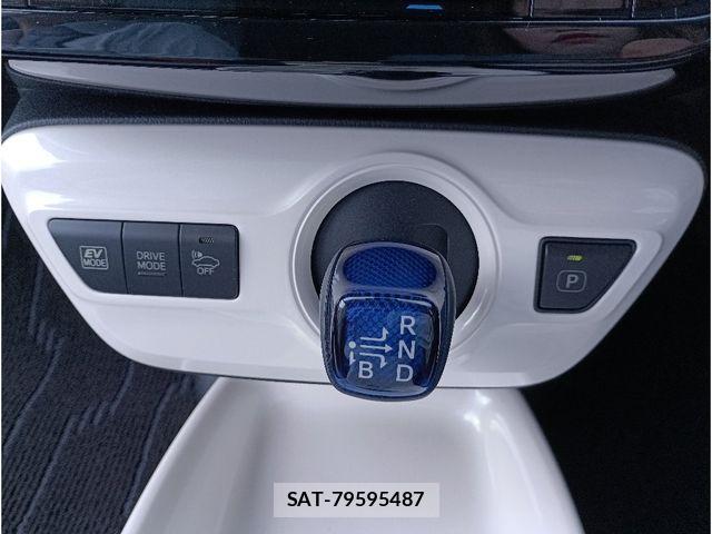 Toyota PRIUS 2018-01 8881618-17
