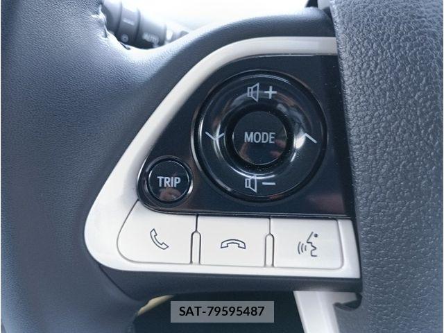 Toyota PRIUS 2018-01 8881618-18