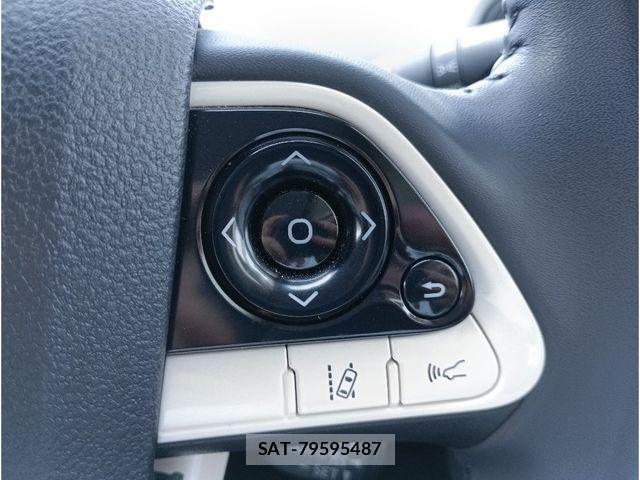 Toyota PRIUS 2018-01 8881618-19
