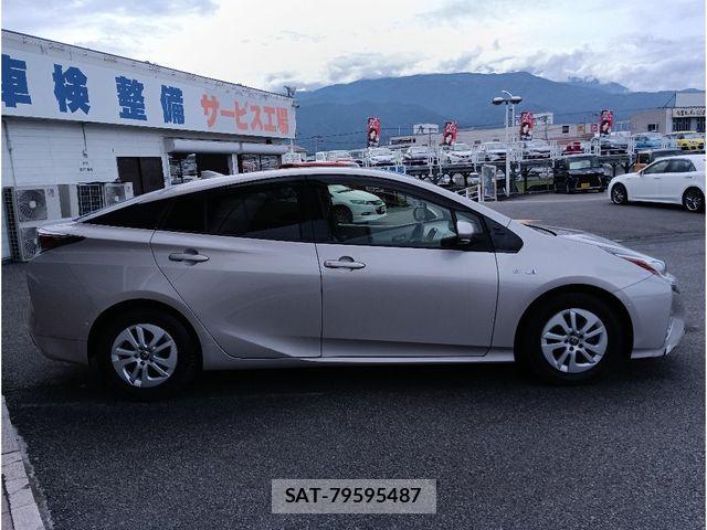 Toyota PRIUS 2018-01 8881618-3