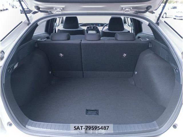 Toyota PRIUS 2018-01 8881618-5