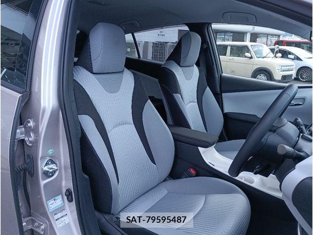 Toyota PRIUS 2018-01 8881618-7