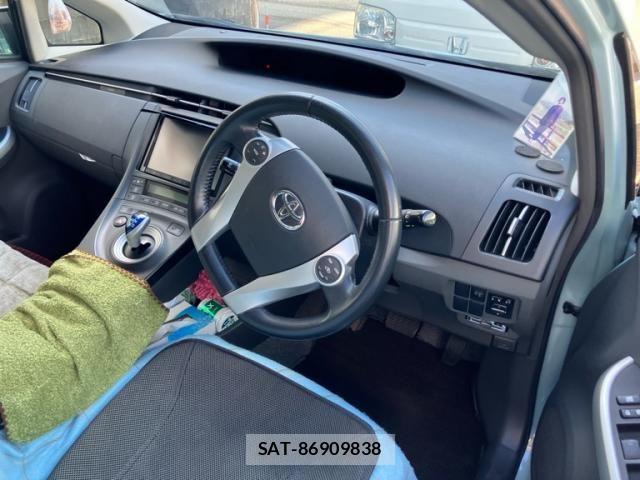 Toyota PRIUS 2010-01 8881667-11