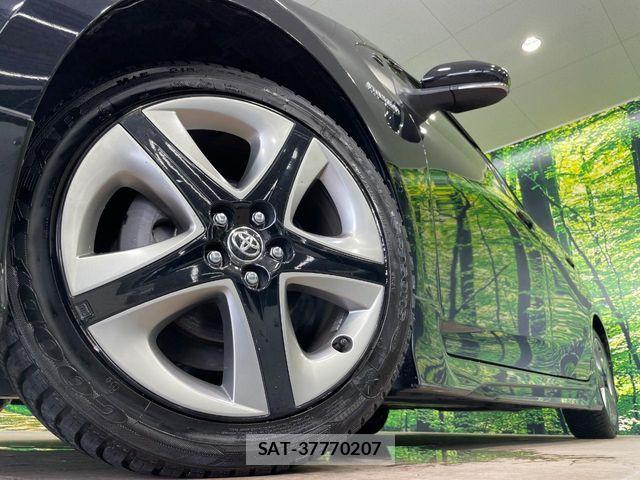Toyota PRIUS 2019-08 8881600-12