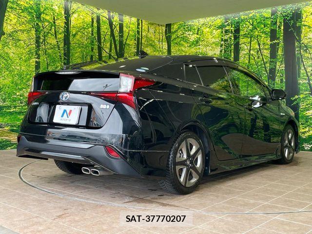 Toyota PRIUS 2019-08 8881600-16