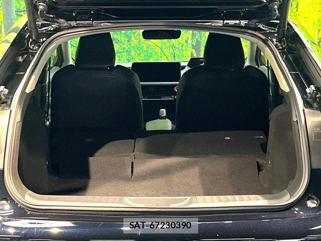 Toyota PRIUS 2023-10 8881593-9