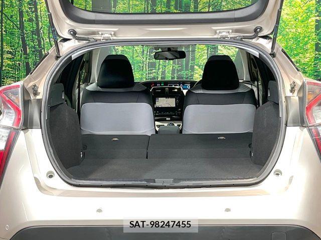Toyota PRIUS 2018-03 8881621-9