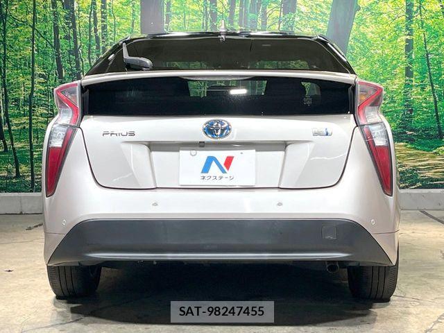 Toyota PRIUS 2018-03 8881621-14