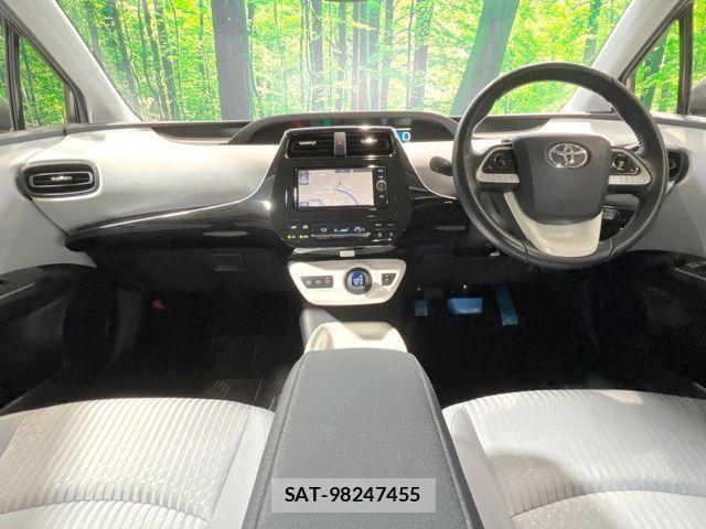 Toyota PRIUS 2018-03 8881621-1