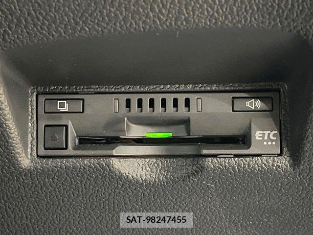 Toyota PRIUS 2018-03 8881621-6