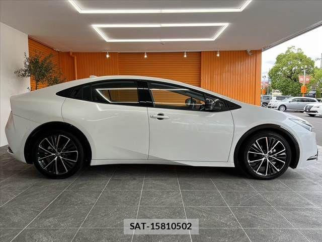 Toyota PRIUS 2024-05 8881589-11