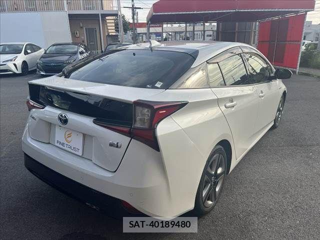 Toyota PRIUS 2019-03 8881622-16