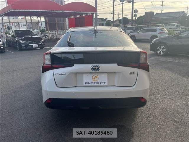Toyota PRIUS 2019-03 8881622-17