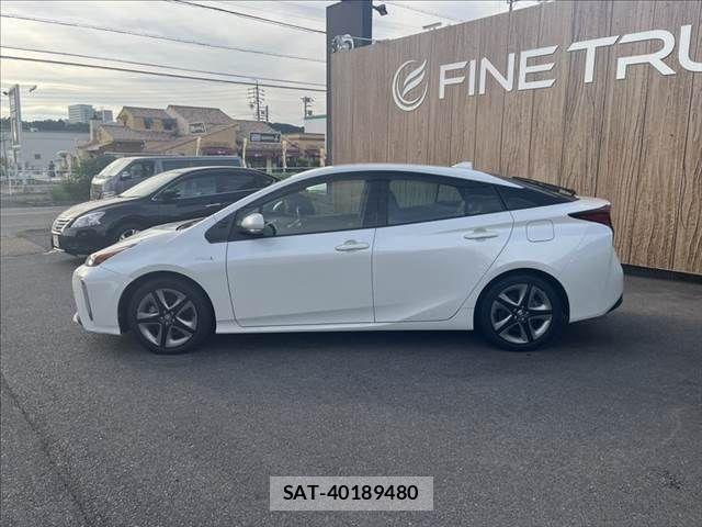 Toyota PRIUS 2019-03 8881622-19