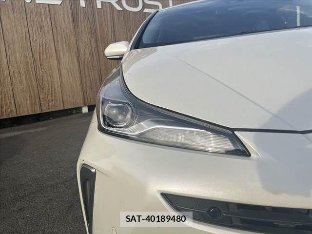 Toyota PRIUS 2019-03 8881622-21